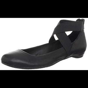 Kenneth Cole Reaction ballet flats